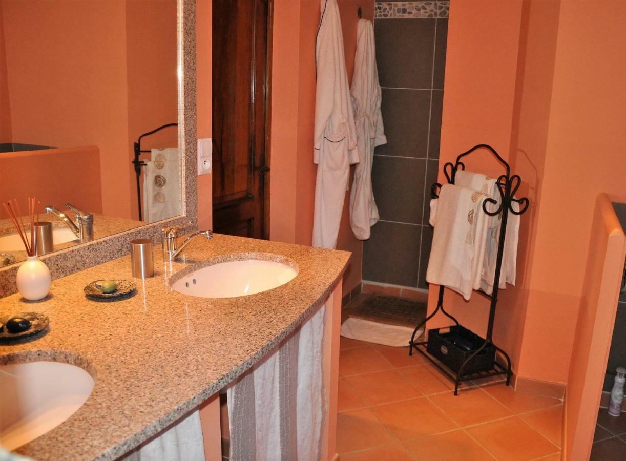 Bed and Breakfast Mas Des Oliviers Saint-Marc-Jaumegarde Экстерьер фото